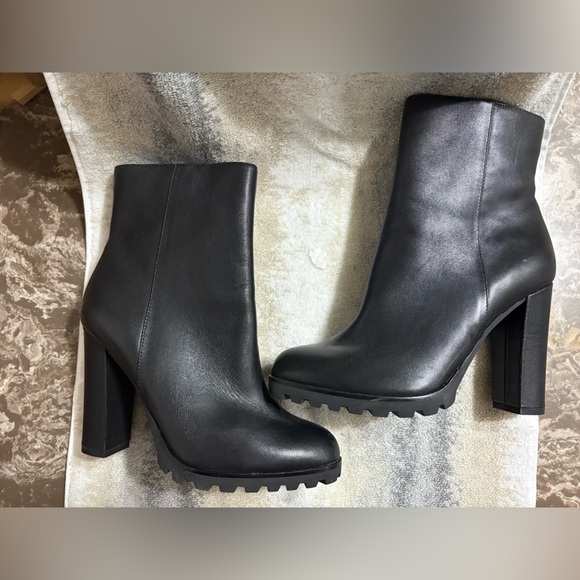 Aldo Elegant Black Leather Ankle Boots - Picture 1 of 3